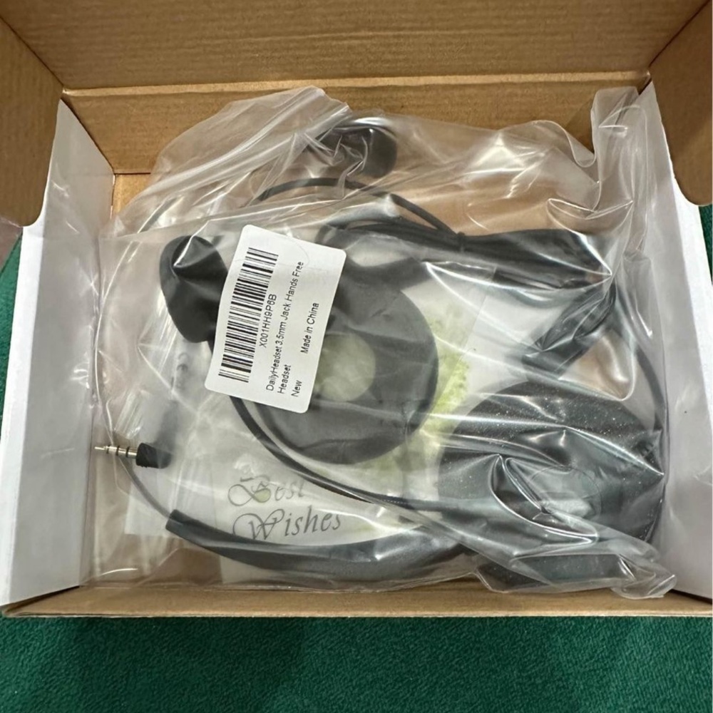 Headset with microphone - Picture 2 of 2